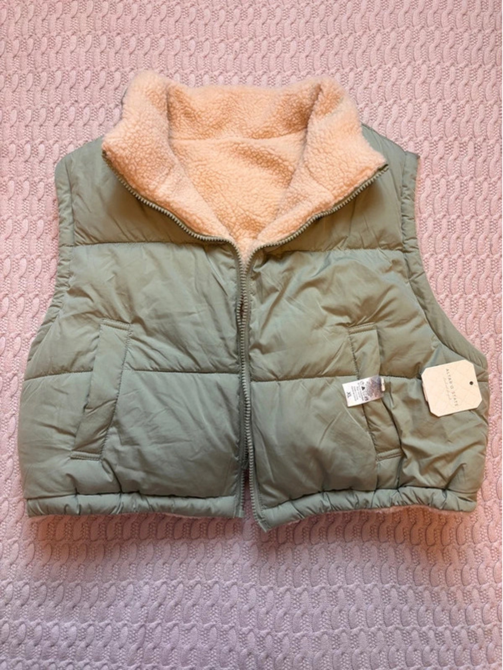 NWT Altar’d State Sherpa Puffer Vest Size XL in Artic Green